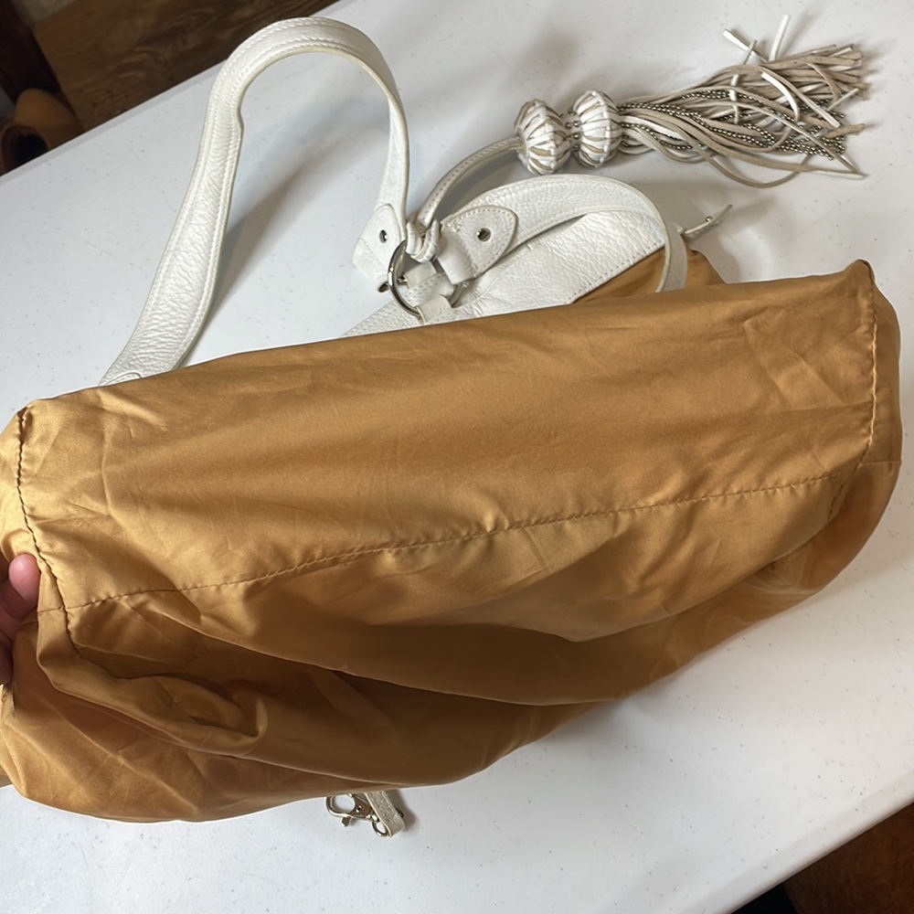 ☔️ WHITE LEATHER BOHEMIAN W/TASSLE EUC CONDITION!!! - Picture 14 of 15